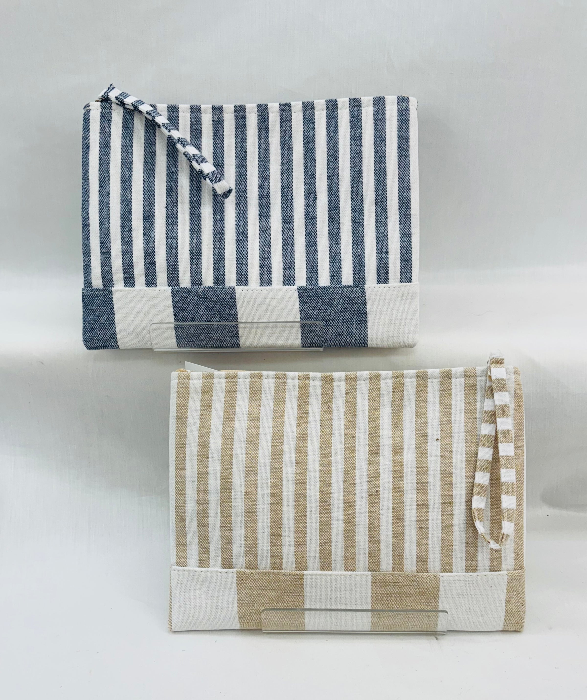 K5D - CE6881 - Stripe Wristlet